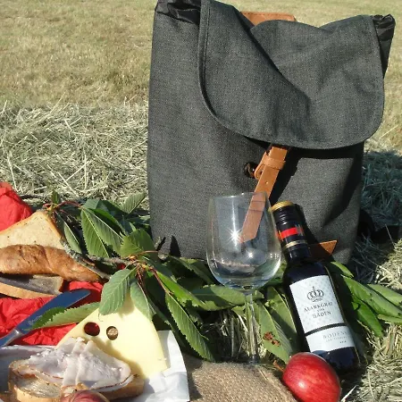 & Cafe Schlupfwinkel