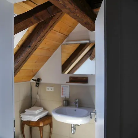 & Cafe Schlupfwinkel