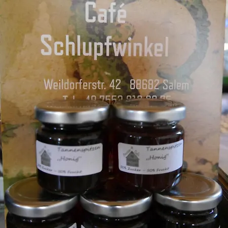& Cafe Schlupfwinkel