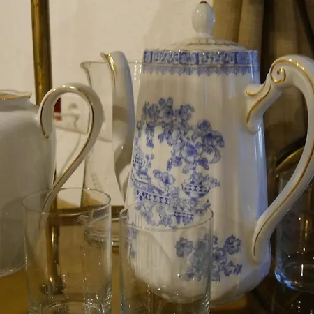 & Cafe Schlupfwinkel