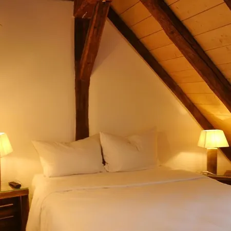 & Cafe Schlupfwinkel בית הארחה