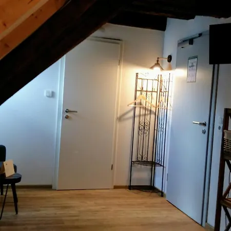 & Cafe Schlupfwinkel זאלם