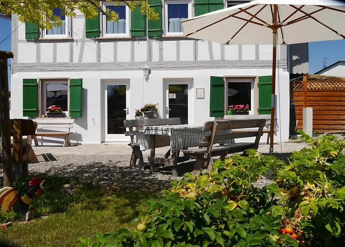 & Cafe Schlupfwinkel بيت ضيافة سالم